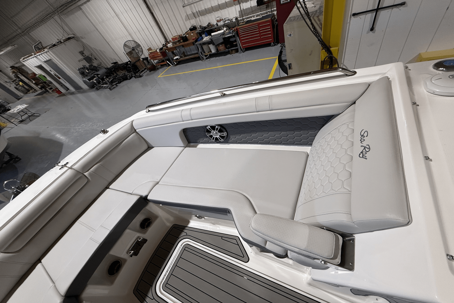 Slide: The Image of Sea Ray SDX 290 Outboard 2025 - 16