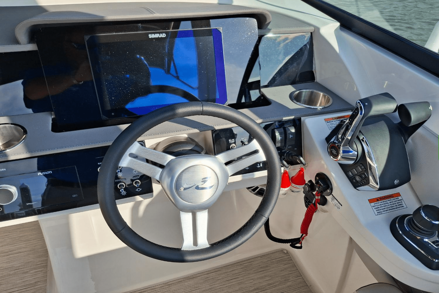 Slide: The Image of Sea Ray SDX 290 Outboard 2025 - 17