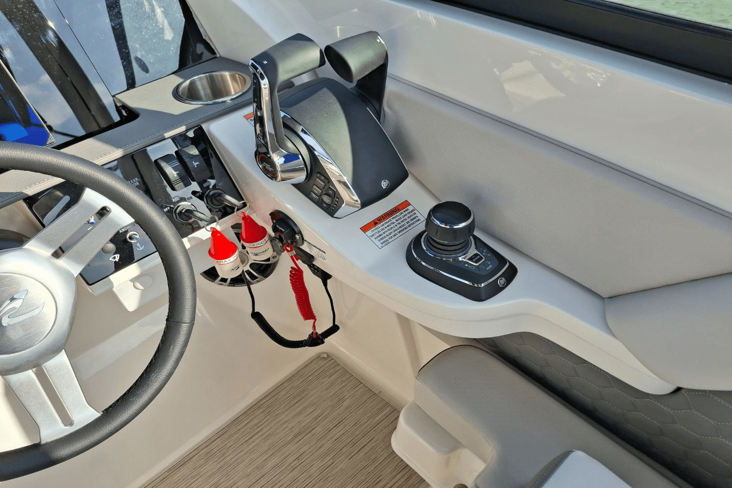 Slide: The Image of Sea Ray SDX 290 Outboard 2025 - 18