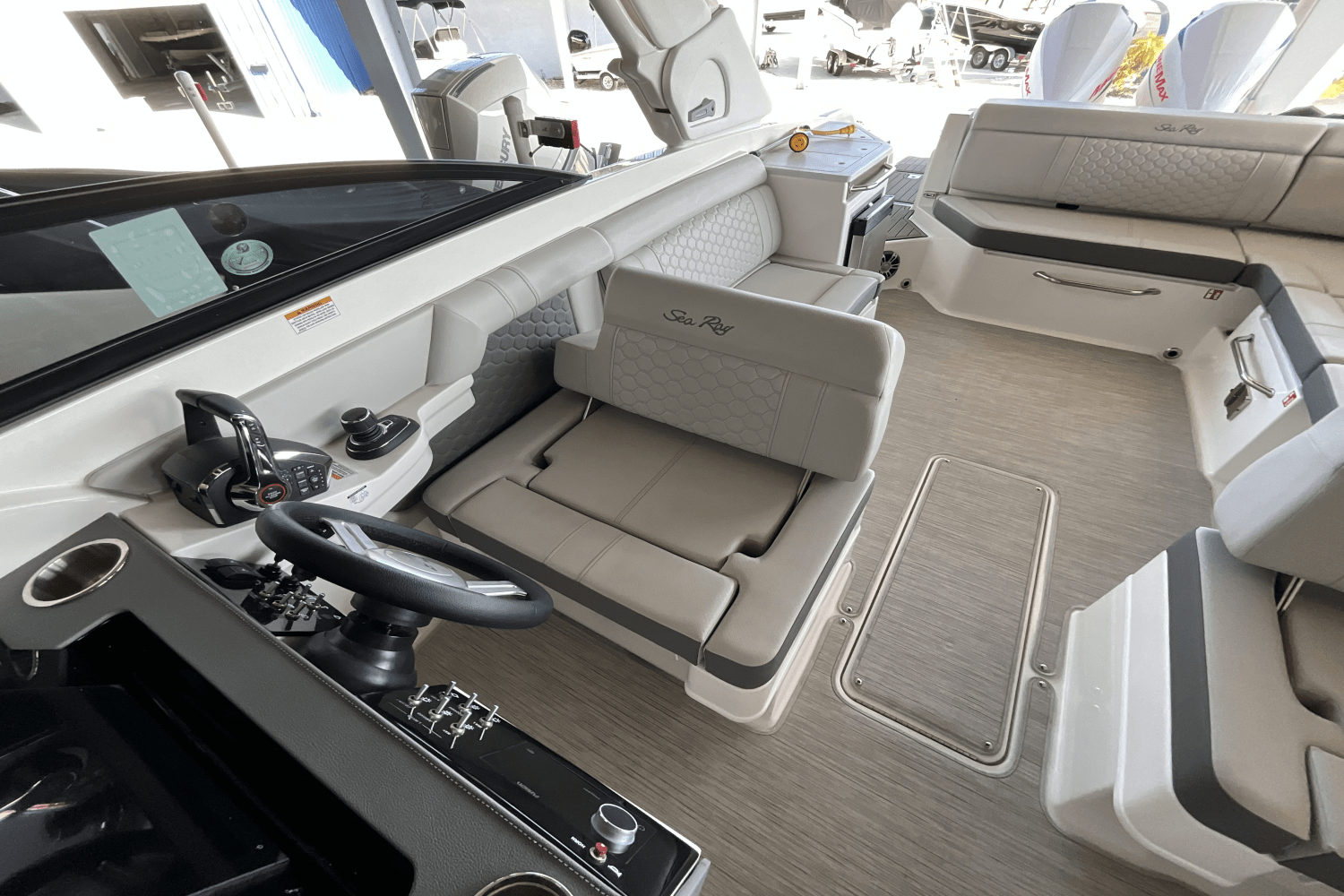 Slide: The Image of Sea Ray SDX 290 Outboard 2025 - 18