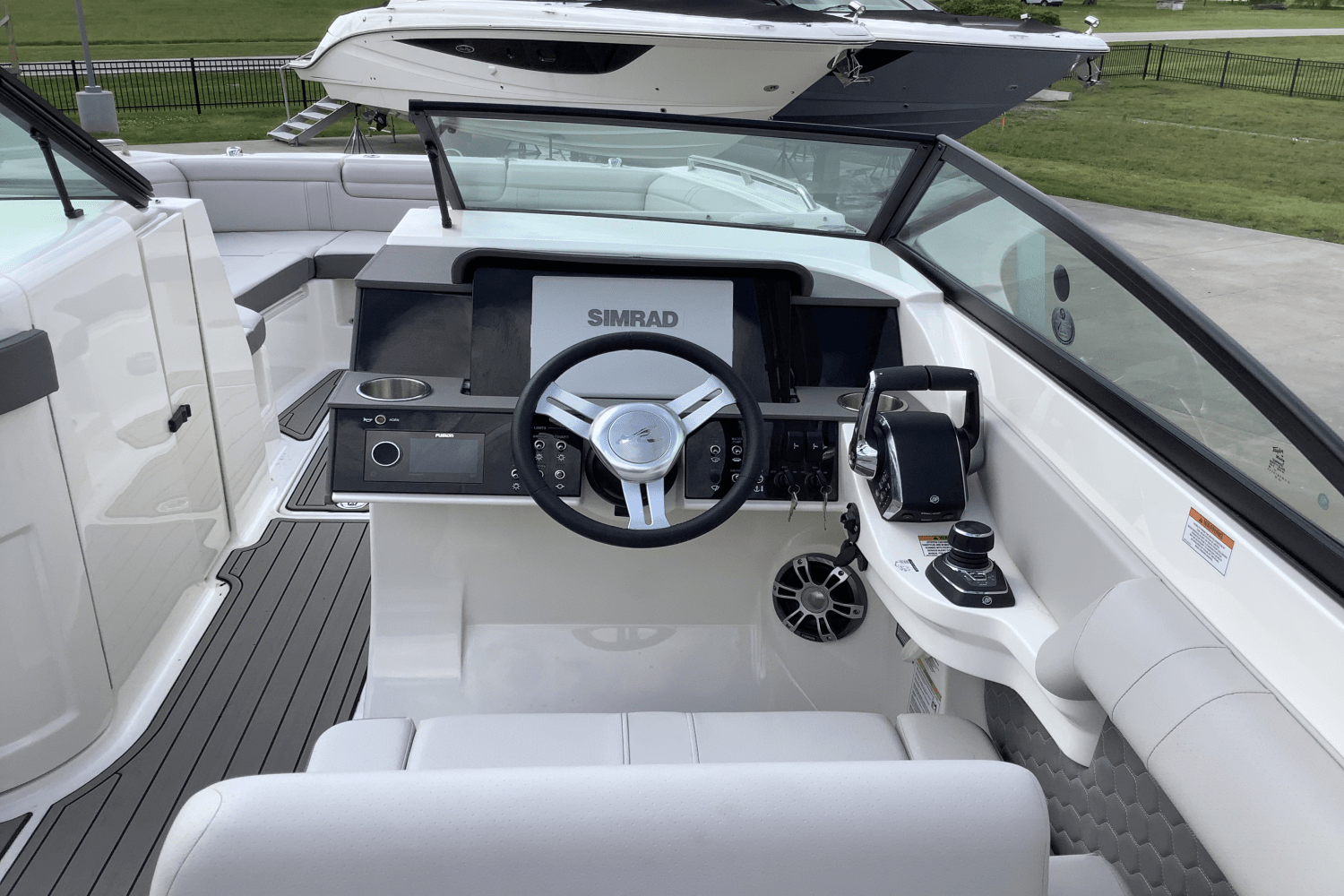 Slide: The Image of Sea Ray SDX 290 Outboard 2025 - 19