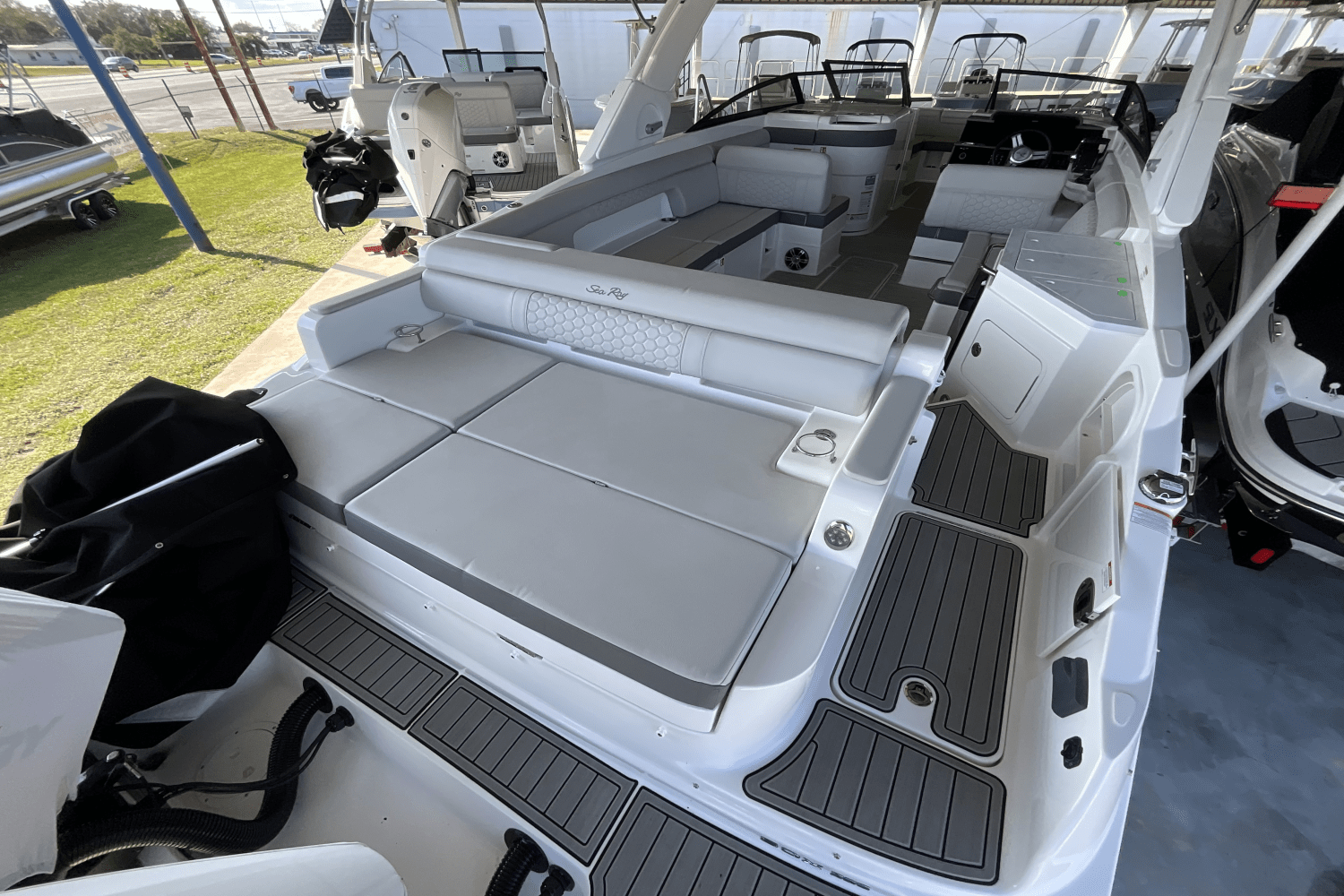 Slide: The Image of Sea Ray SDX 290 Outboard 2025 - 2