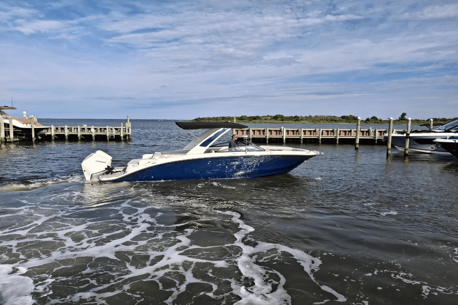 Slide: The Image of Sea Ray SDX 290 Outboard 2025 - 2