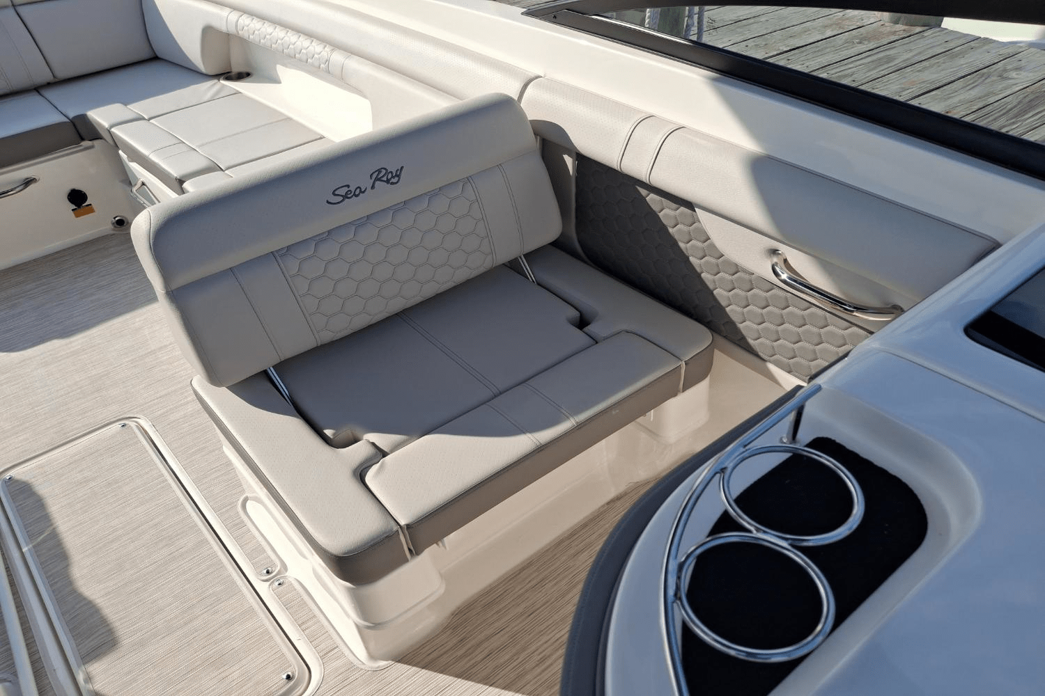 Slide: The Image of Sea Ray SDX 290 Outboard 2025 - 20