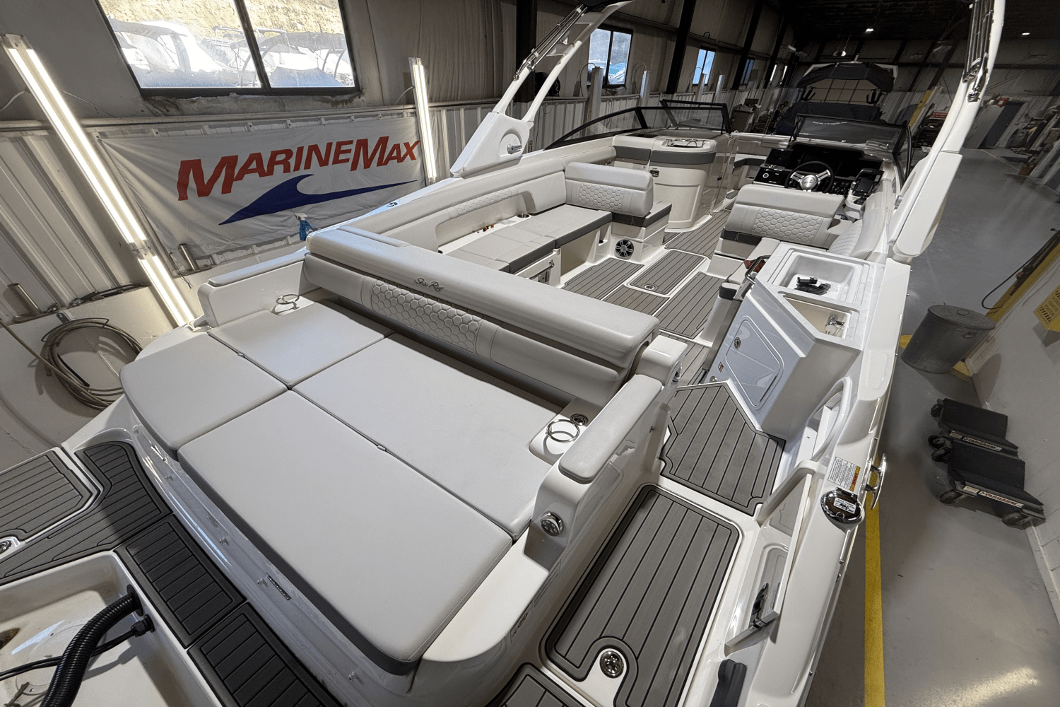 Slide: The Image of Sea Ray SDX 290 Outboard 2025 - 20