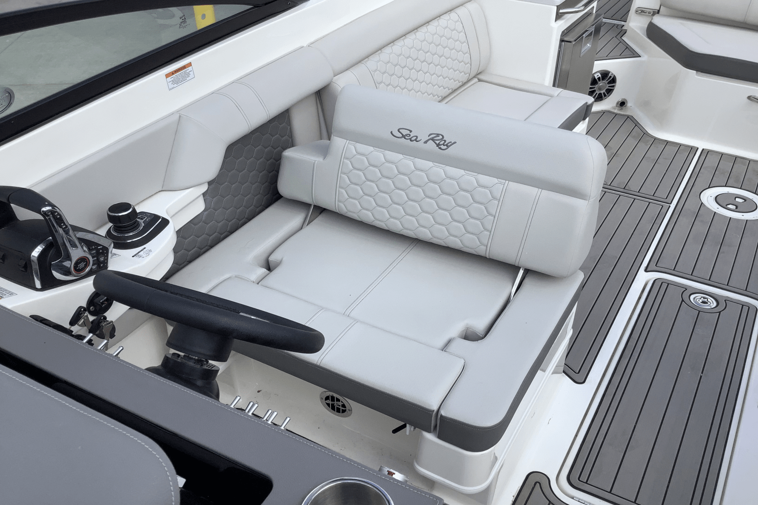 Slide: The Image of Sea Ray SDX 290 Outboard 2025 - 20