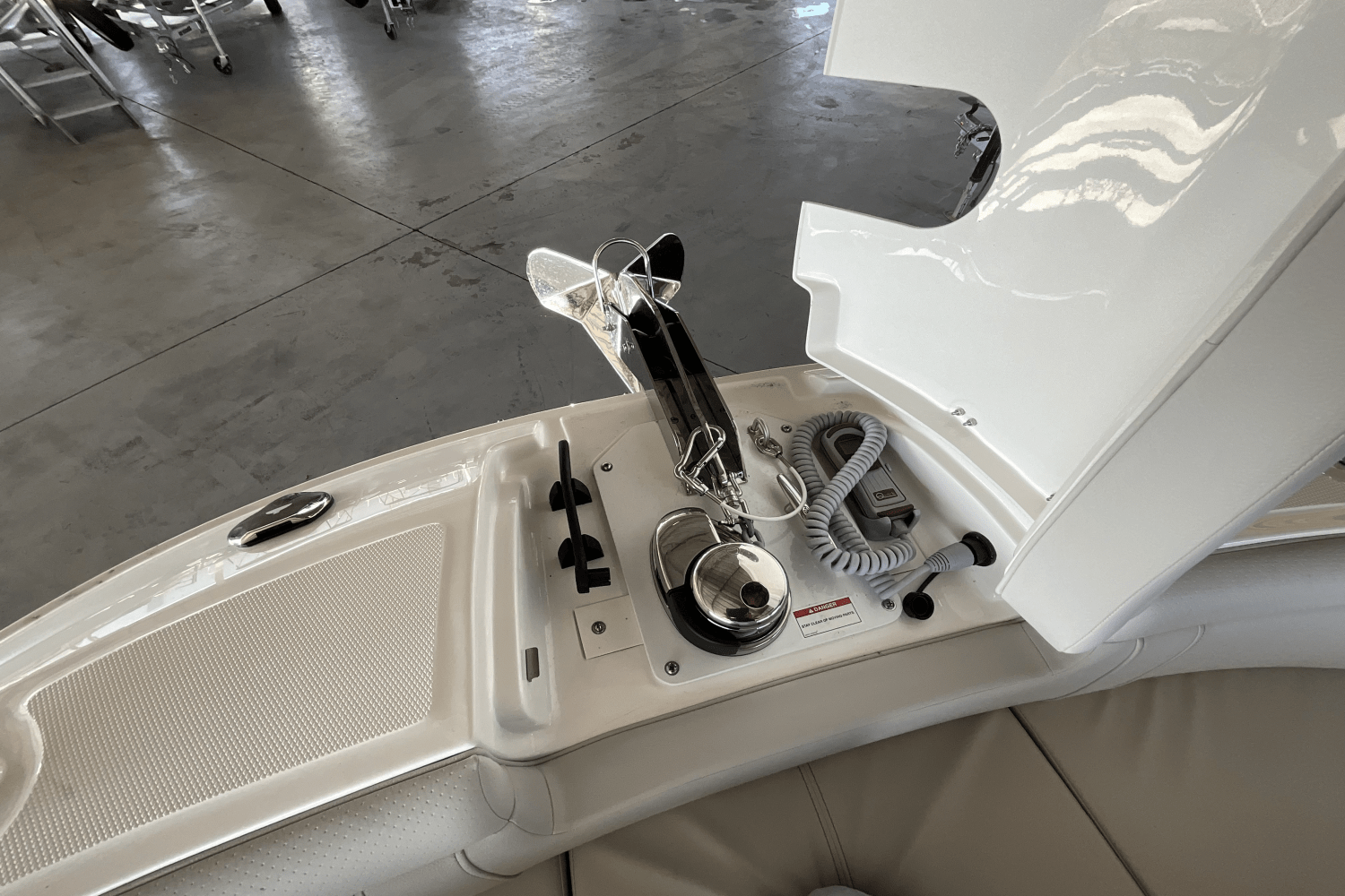 Slide: The Image of Sea Ray SDX 290 Outboard 2025 - 20