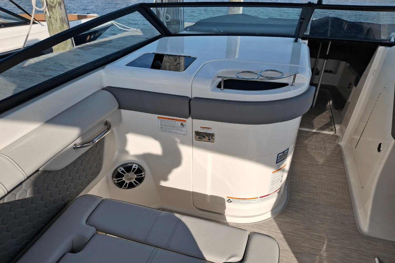 Slide: The Image of Sea Ray SDX 290 Outboard 2025 - 21