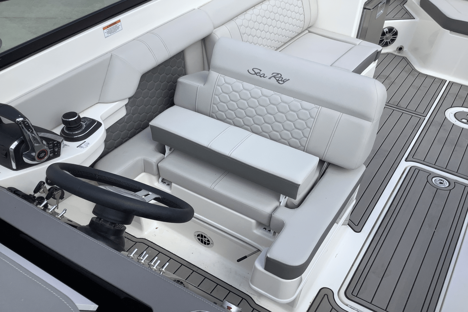 Slide: The Image of Sea Ray SDX 290 Outboard 2025 - 21