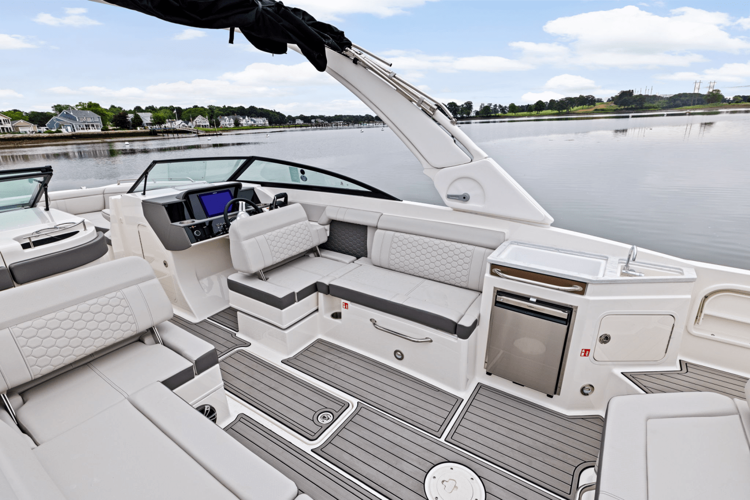 Slide: The Image of Sea Ray SDX 290 Outboard 2025 - 21