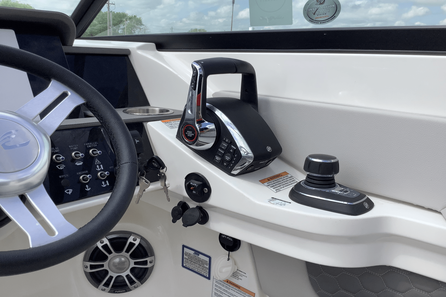 Slide: The Image of Sea Ray SDX 290 Outboard 2025 - 22