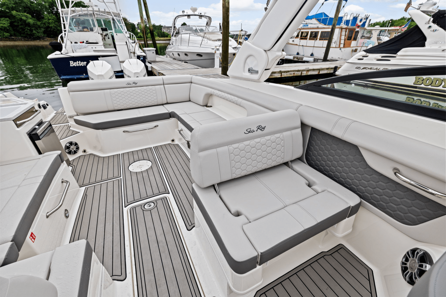 Slide: The Image of Sea Ray SDX 290 Outboard 2025 - 23