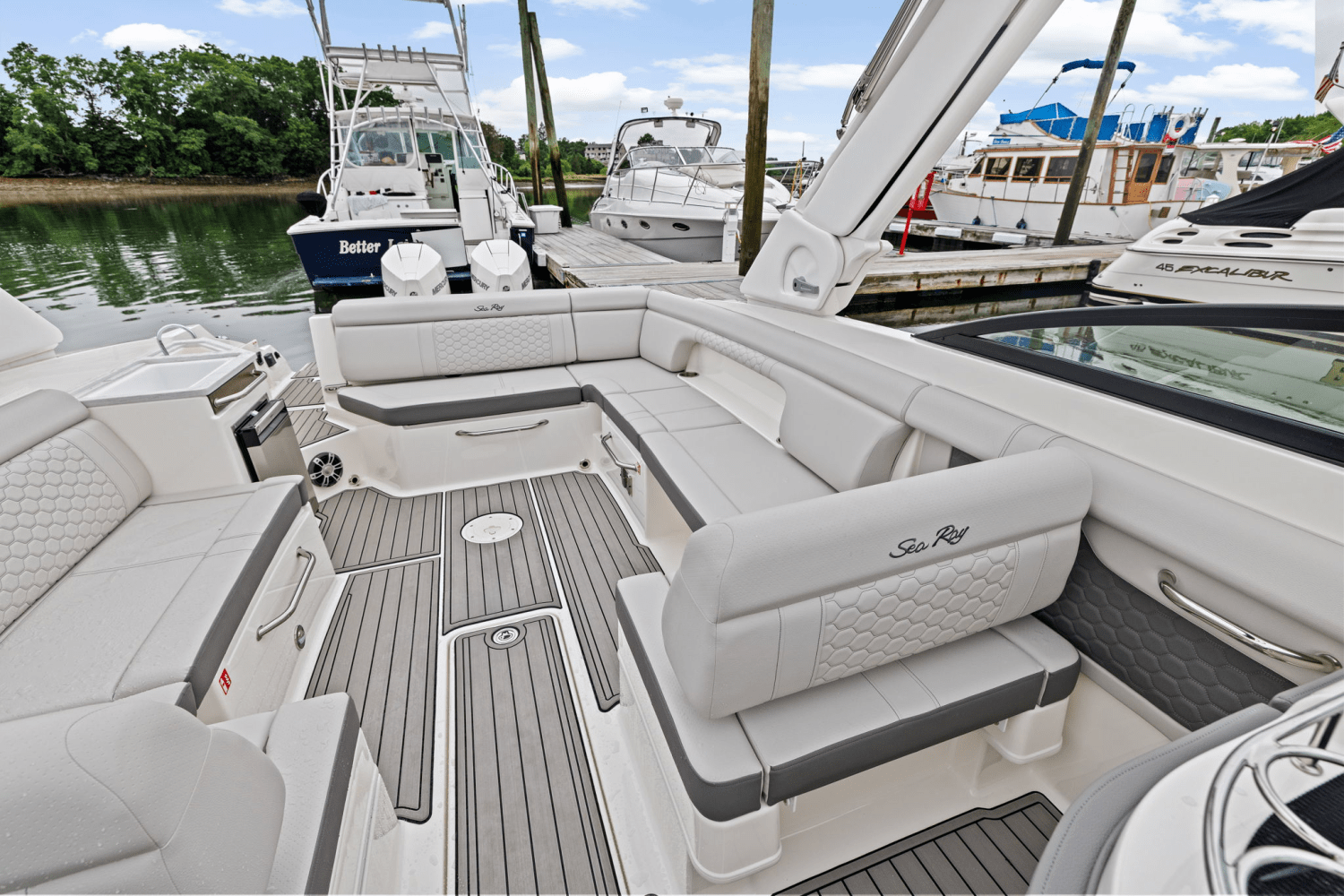 Slide: The Image of Sea Ray SDX 290 Outboard 2025 - 24