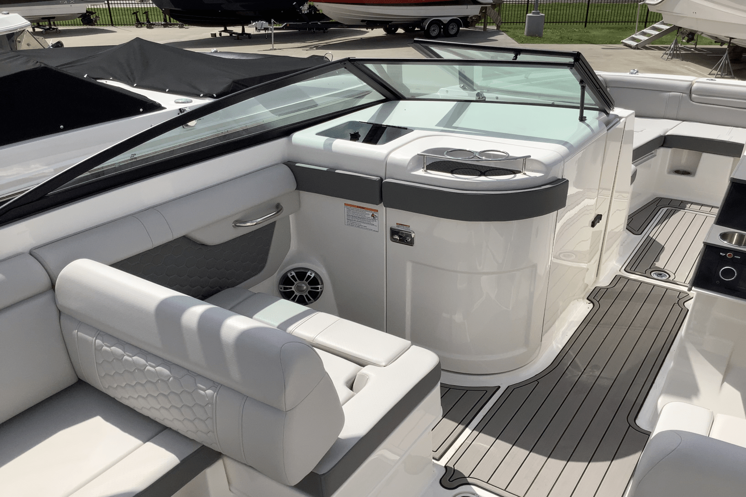 Slide: The Image of Sea Ray SDX 290 Outboard 2025 - 24