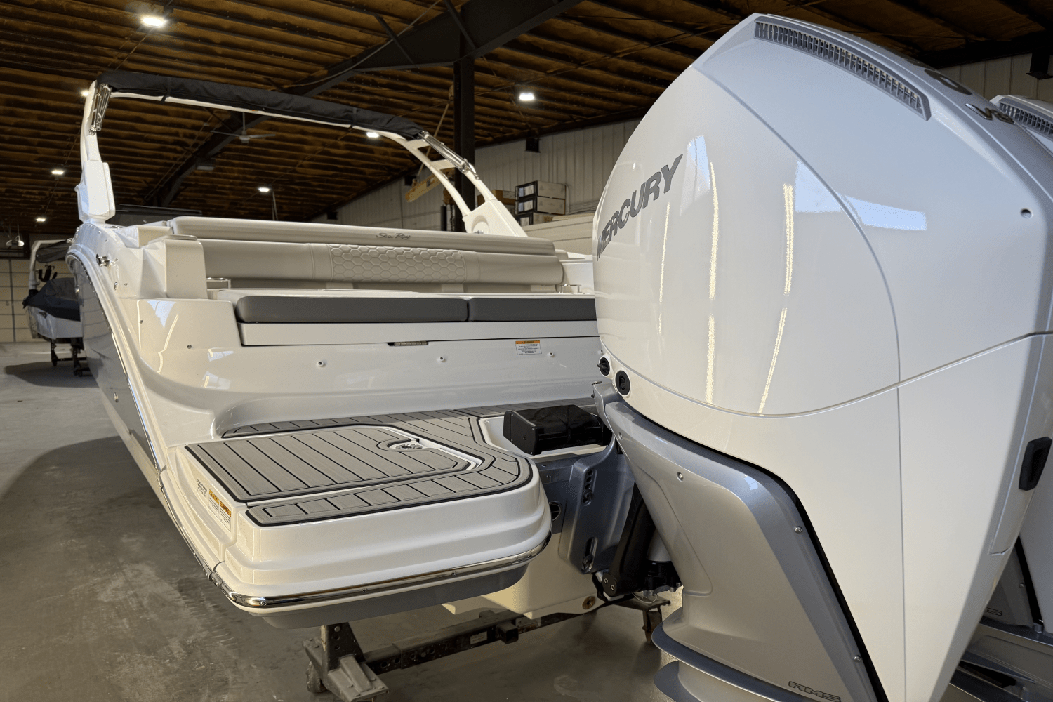 Slide: The Image of Sea Ray SDX 290 Outboard 2025 - 24