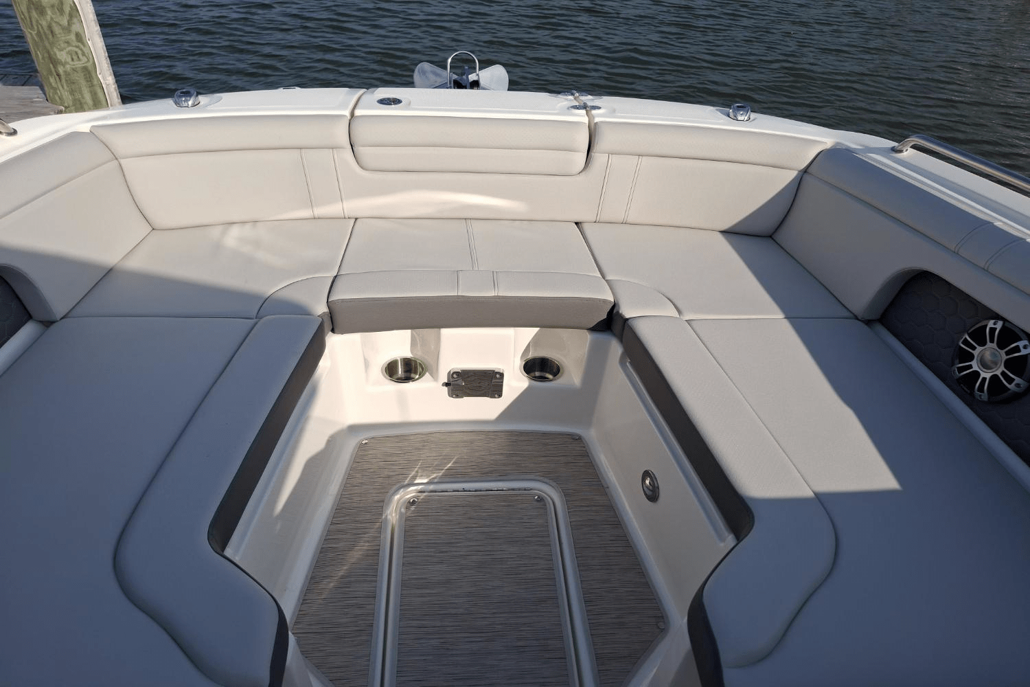 Slide: The Image of Sea Ray SDX 290 Outboard 2025 - 24