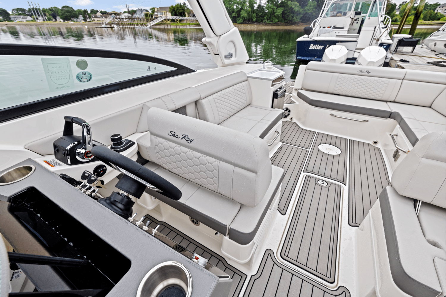Slide: The Image of Sea Ray SDX 290 Outboard 2025 - 25