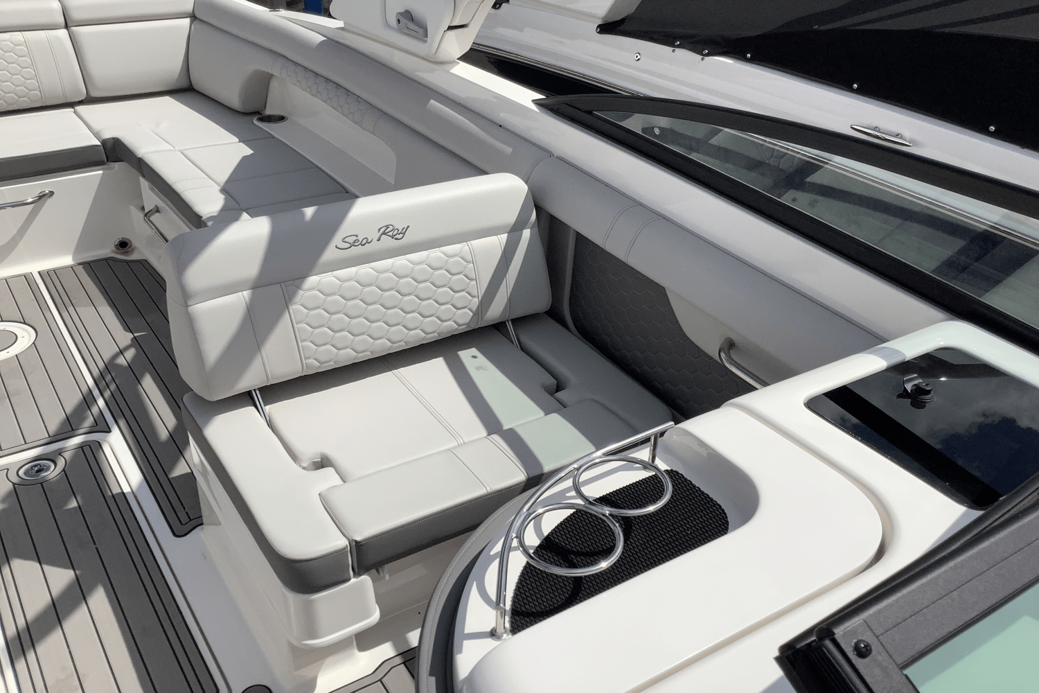 Slide: The Image of Sea Ray SDX 290 Outboard 2025 - 25