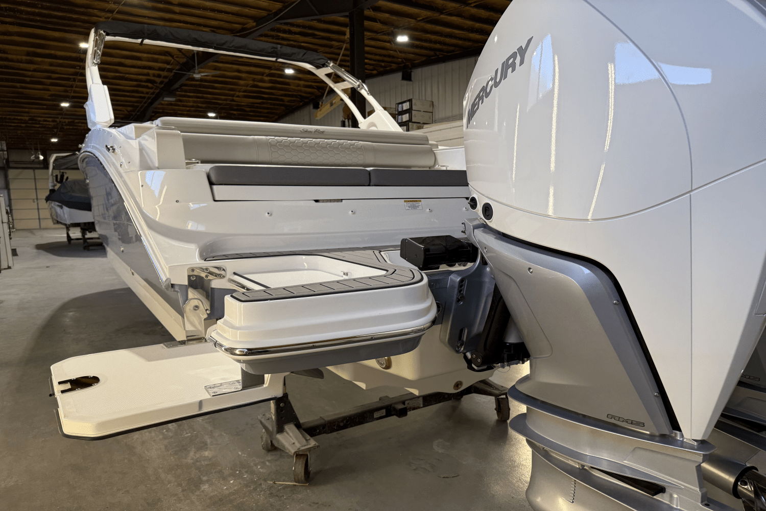 Slide: The Image of Sea Ray SDX 290 Outboard 2025 - 25