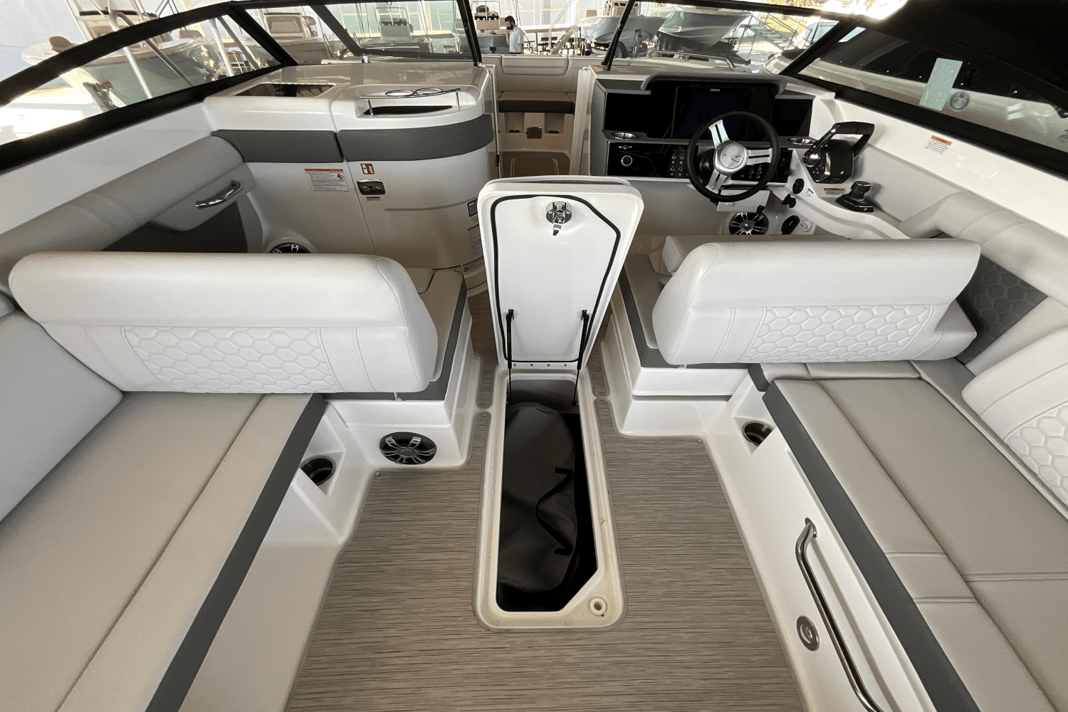 Slide: The Image of Sea Ray SDX 290 Outboard 2025 - 25