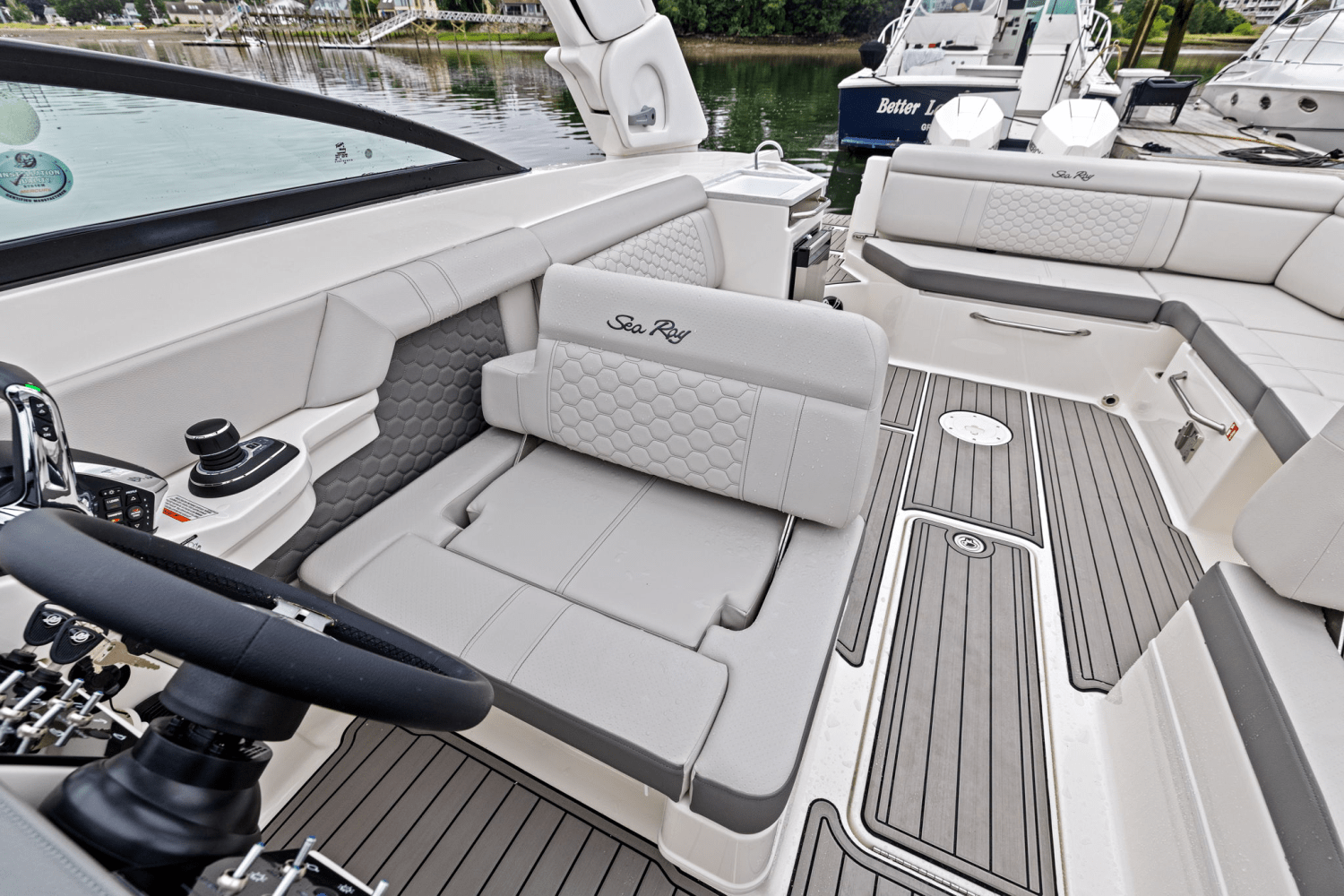 Slide: The Image of Sea Ray SDX 290 Outboard 2025 - 26