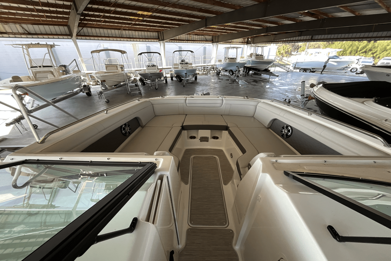 Slide: The Image of Sea Ray SDX 290 Outboard 2025 - 26