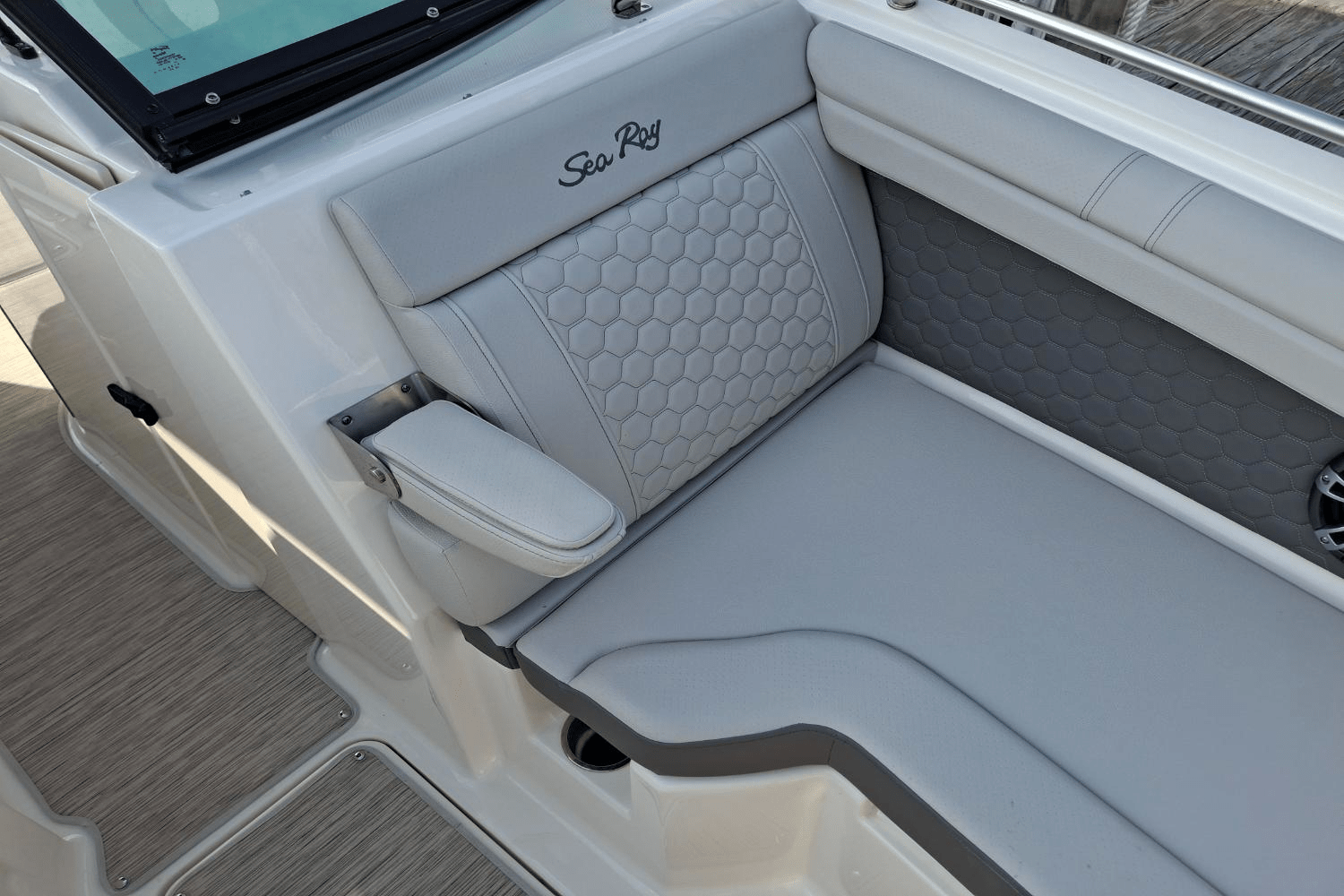 Slide: The Image of Sea Ray SDX 290 Outboard 2025 - 26