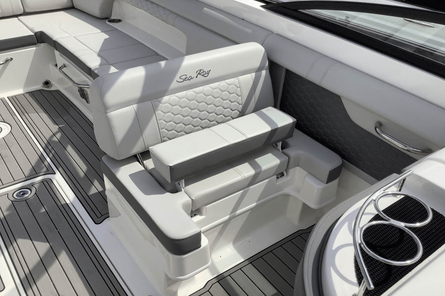 Slide: The Image of Sea Ray SDX 290 Outboard 2025 - 26