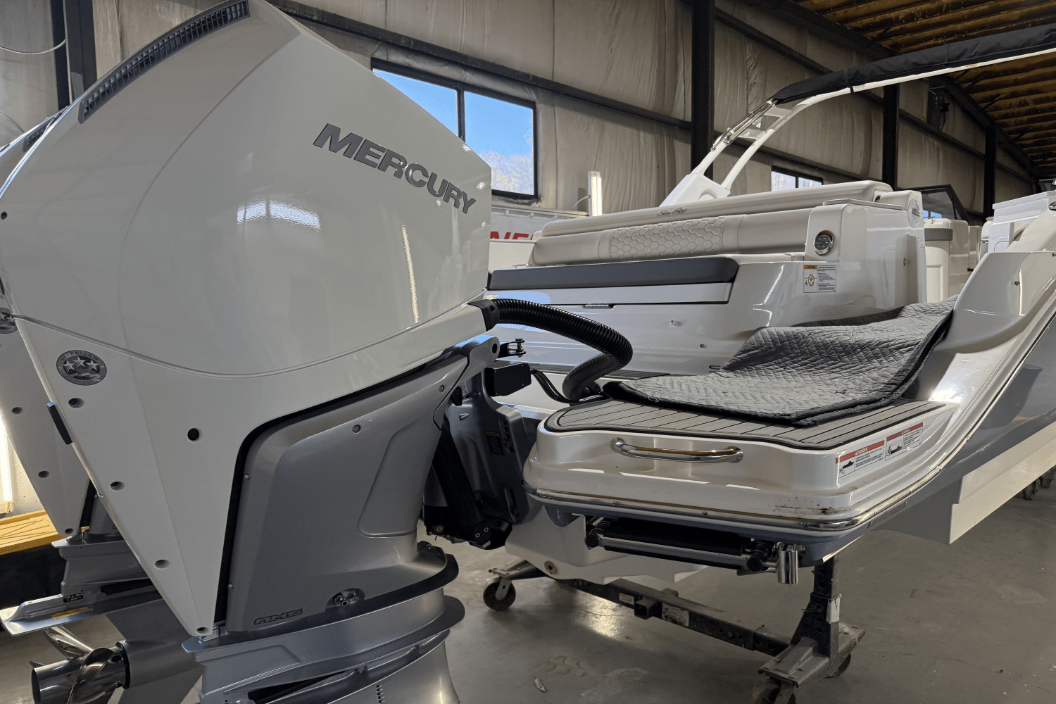 Slide: The Image of Sea Ray SDX 290 Outboard 2025 - 27