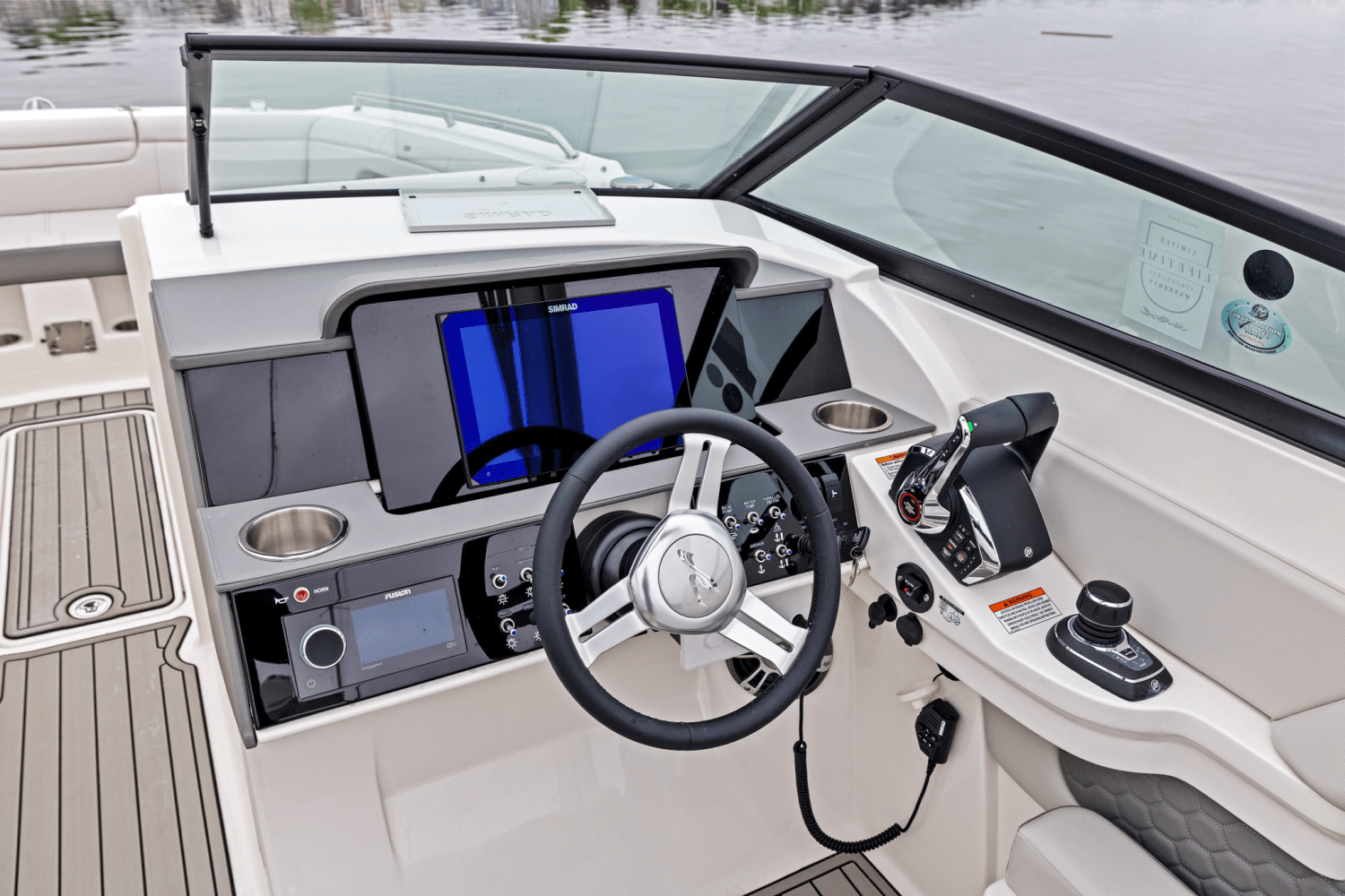 Slide: The Image of Sea Ray SDX 290 Outboard 2025 - 28