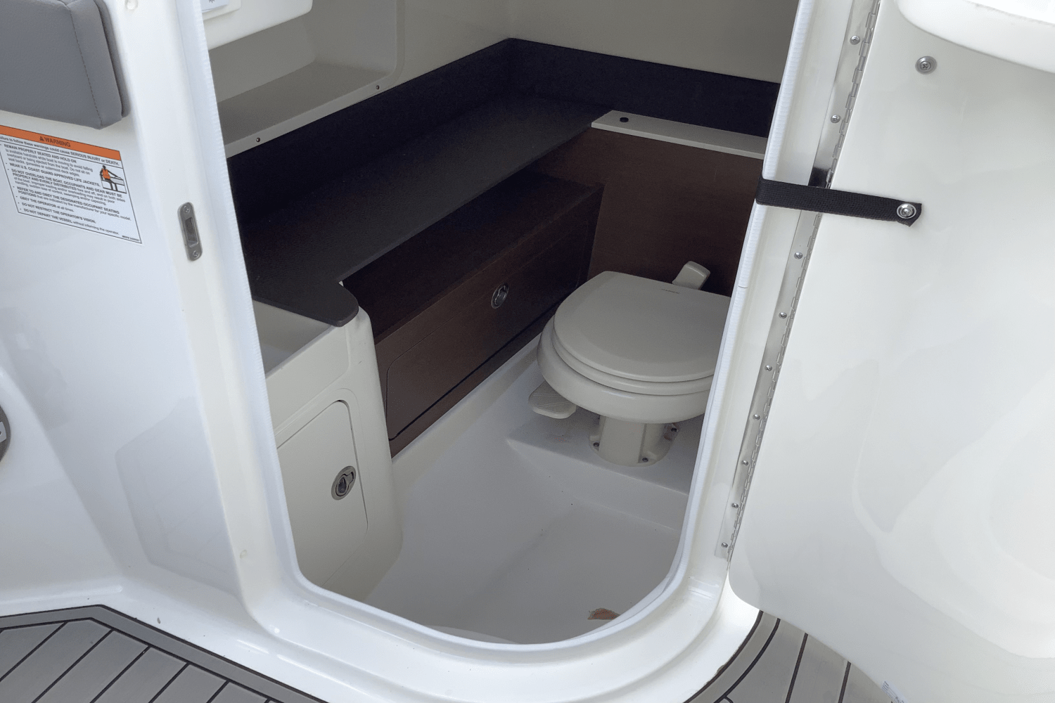Slide: The Image of Sea Ray SDX 290 Outboard 2025 - 28