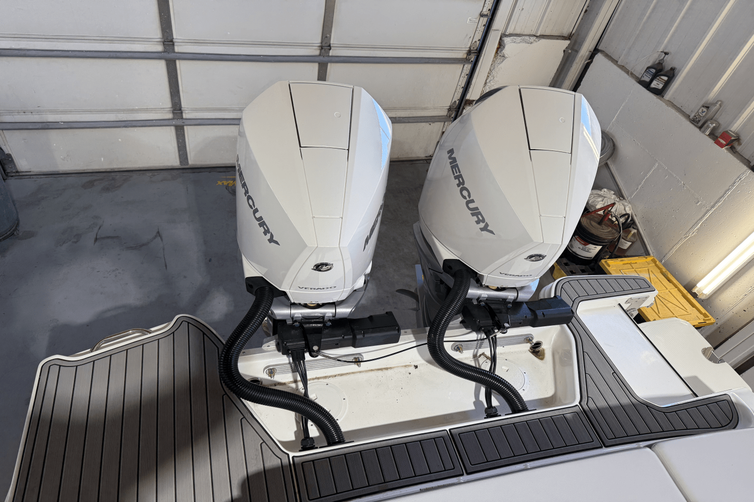 Slide: The Image of Sea Ray SDX 290 Outboard 2025 - 29
