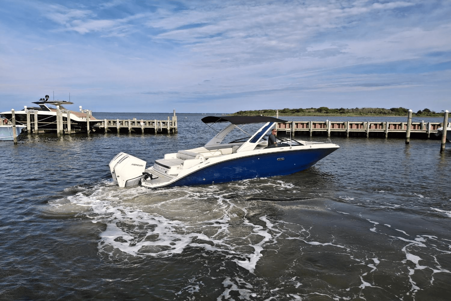 Slide: The Image of Sea Ray SDX 290 Outboard 2025 - 3