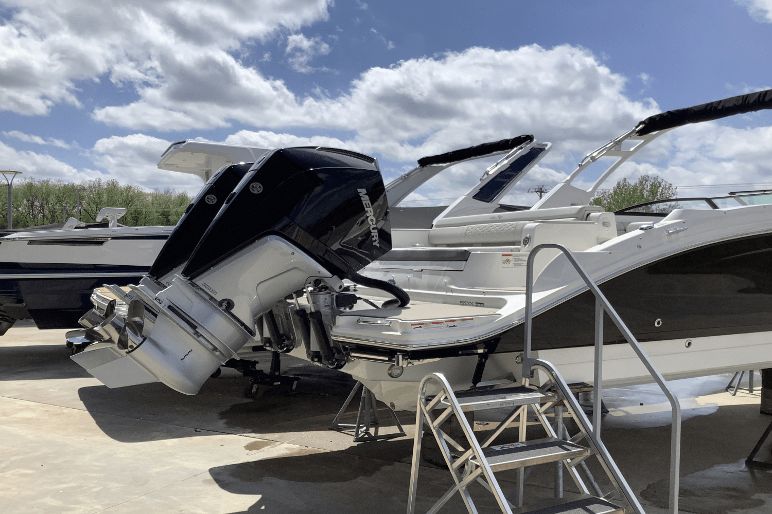 Slide: The Image of Sea Ray SDX 290 Outboard 2025 - 3
