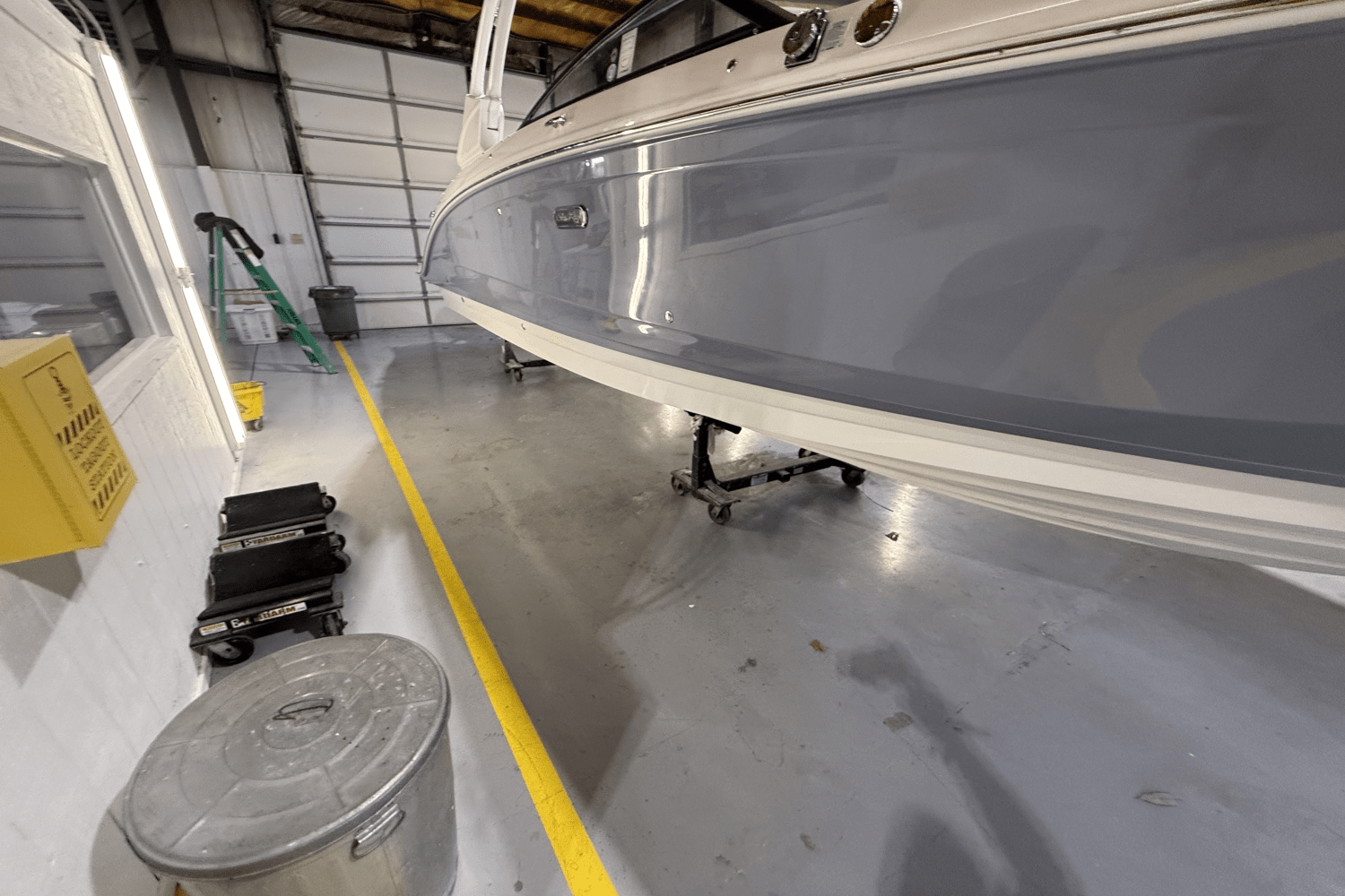 Slide: The Image of Sea Ray SDX 290 Outboard 2025 - 3