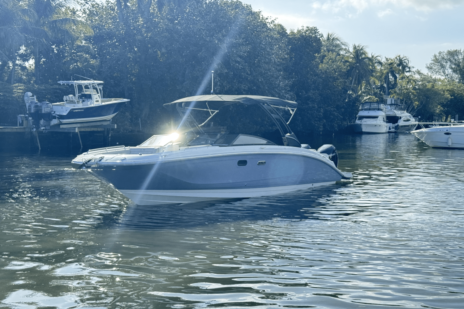 Slide: The Image of Sea Ray SDX 290 Outboard 2025 - 3