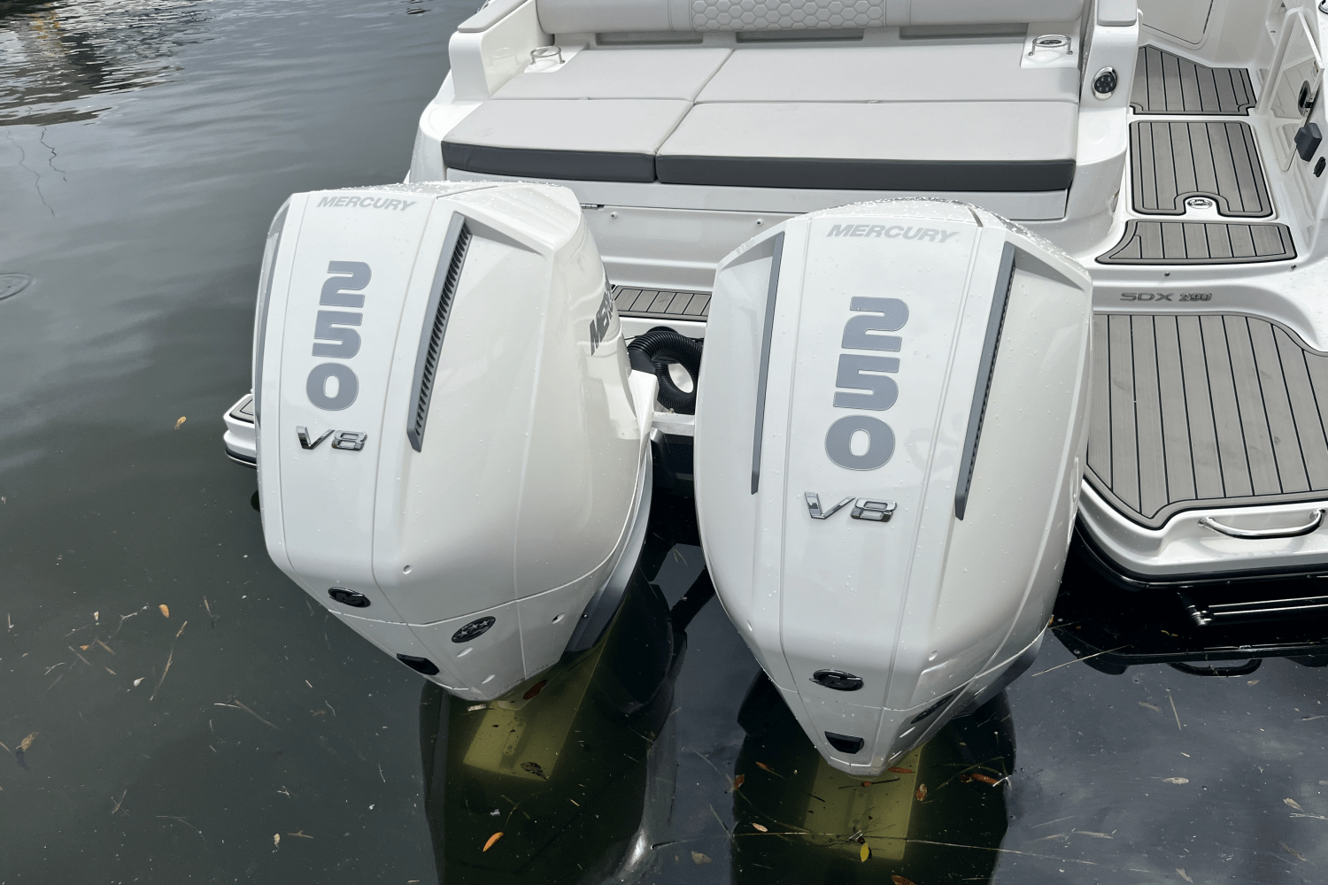 Slide: The Image of Sea Ray SDX 290 Outboard 2025 - 3