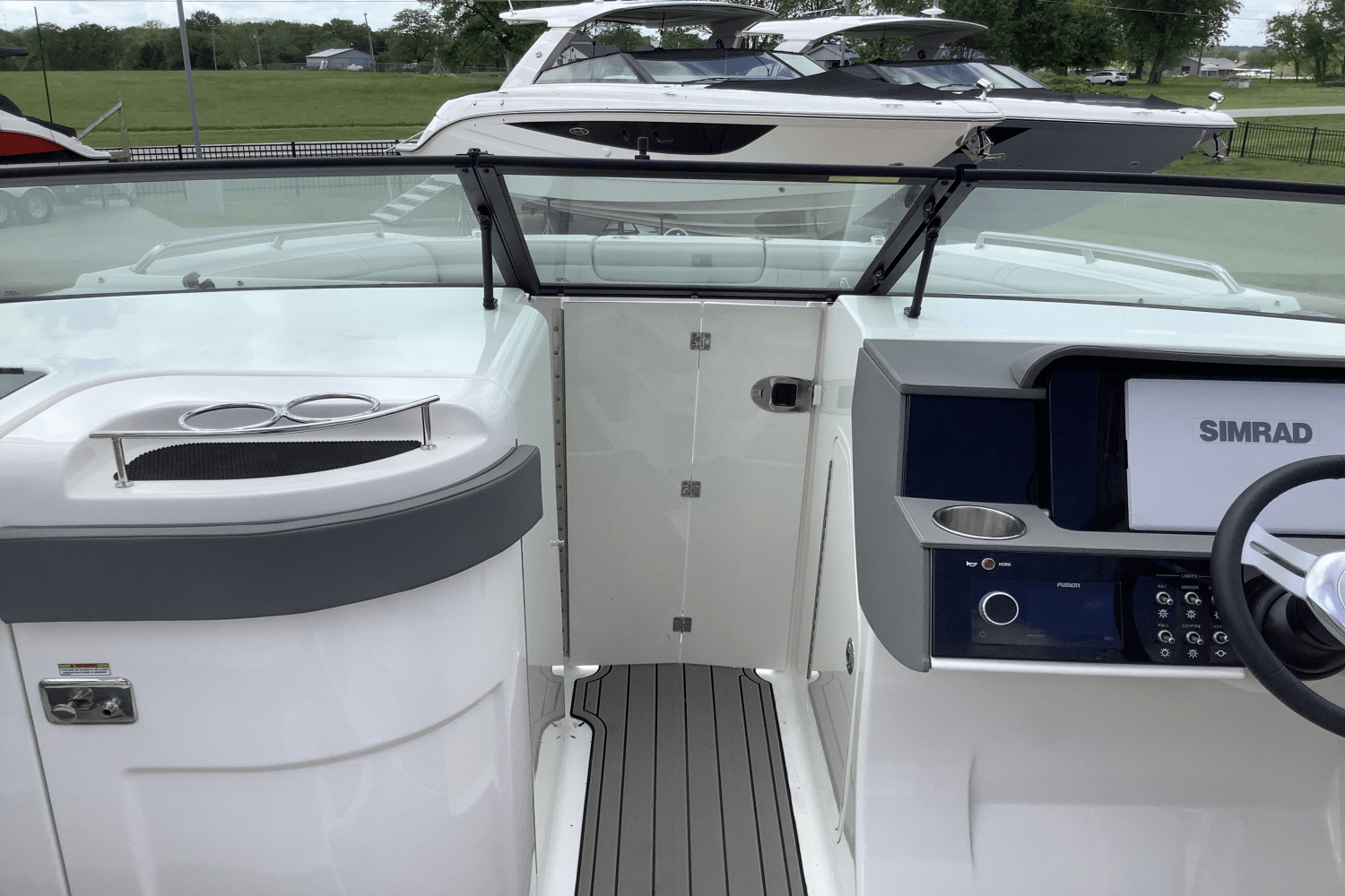 Slide: The Image of Sea Ray SDX 290 Outboard 2025 - 30