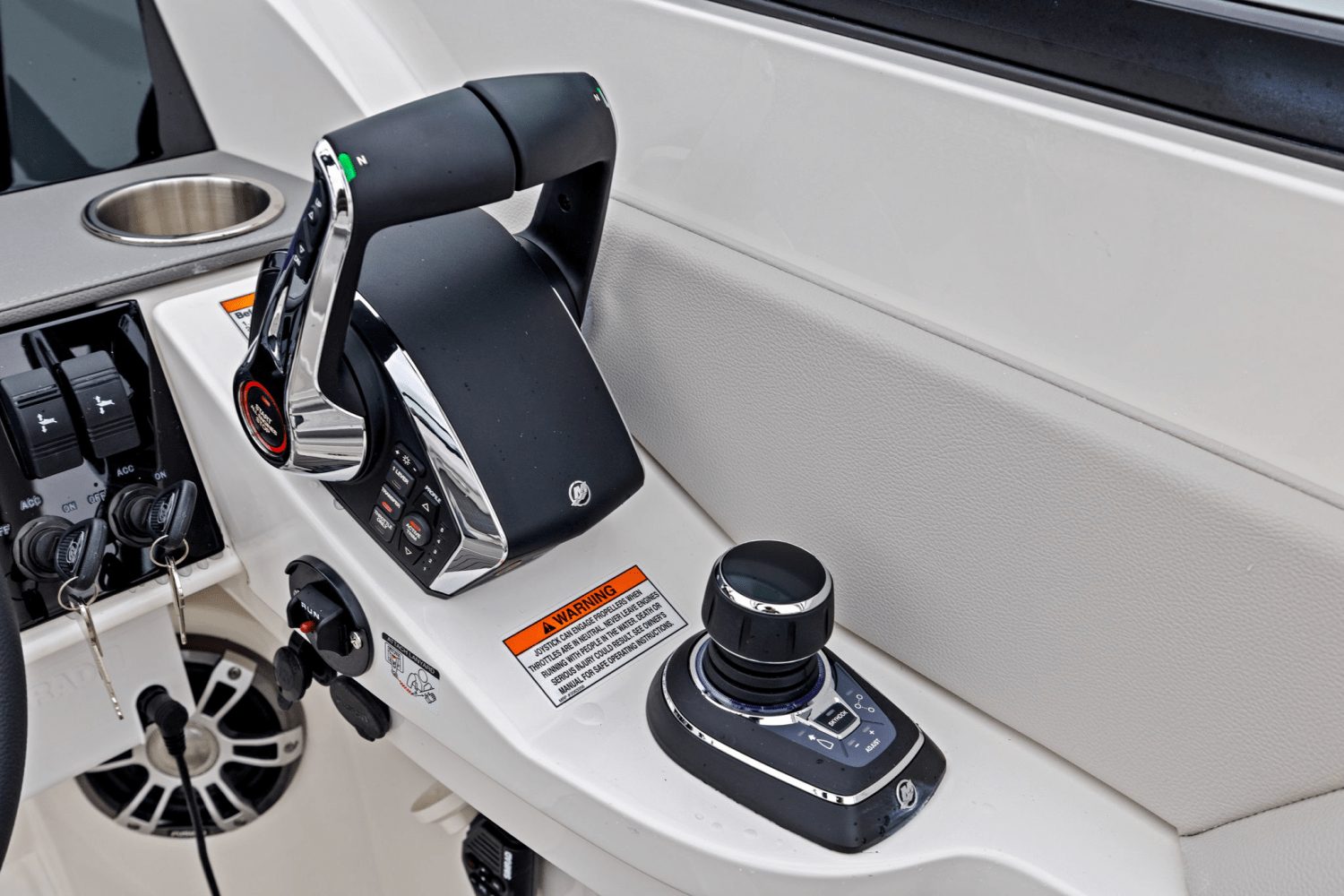 Slide: The Image of Sea Ray SDX 290 Outboard 2025 - 30