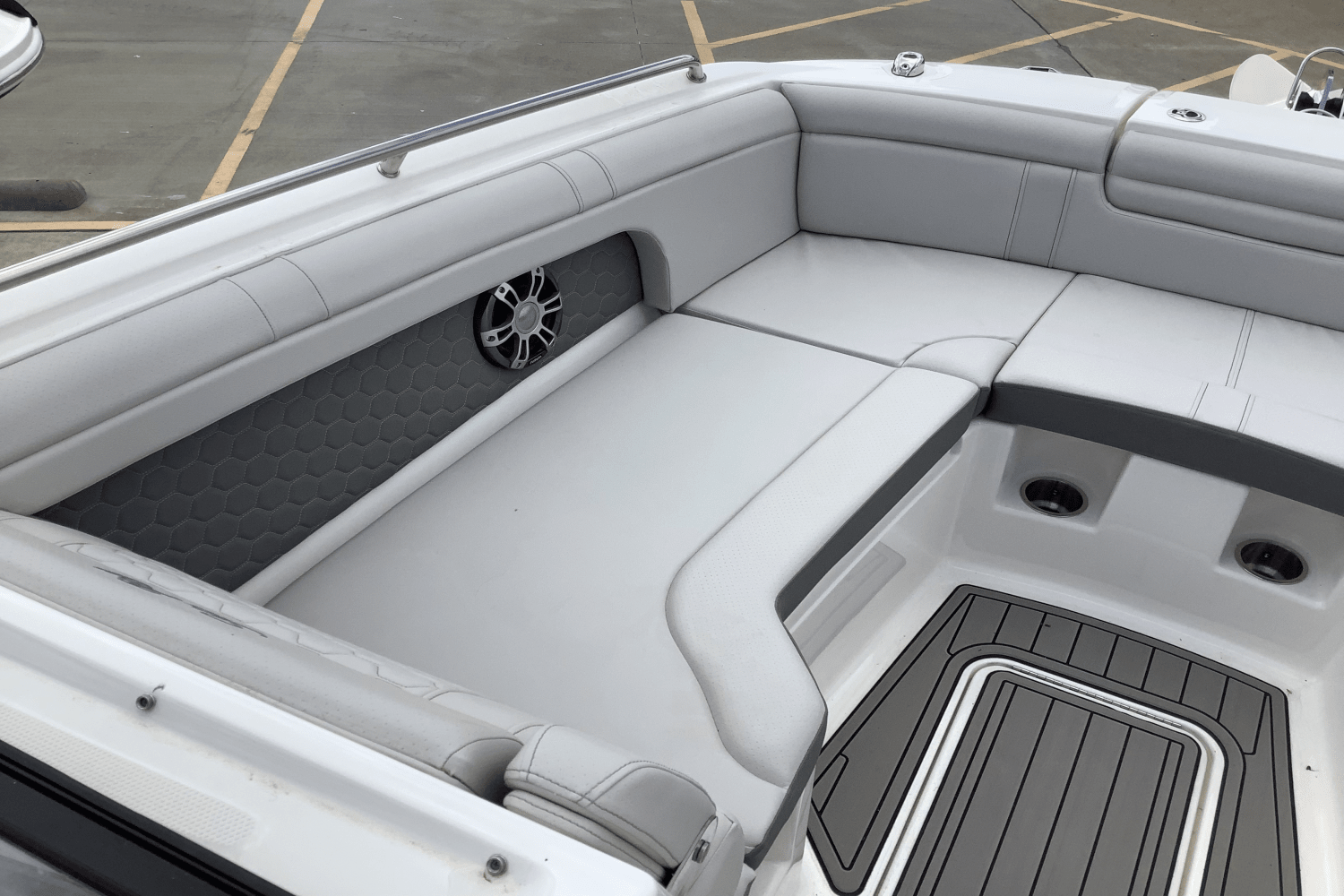 Slide: The Image of Sea Ray SDX 290 Outboard 2025 - 31