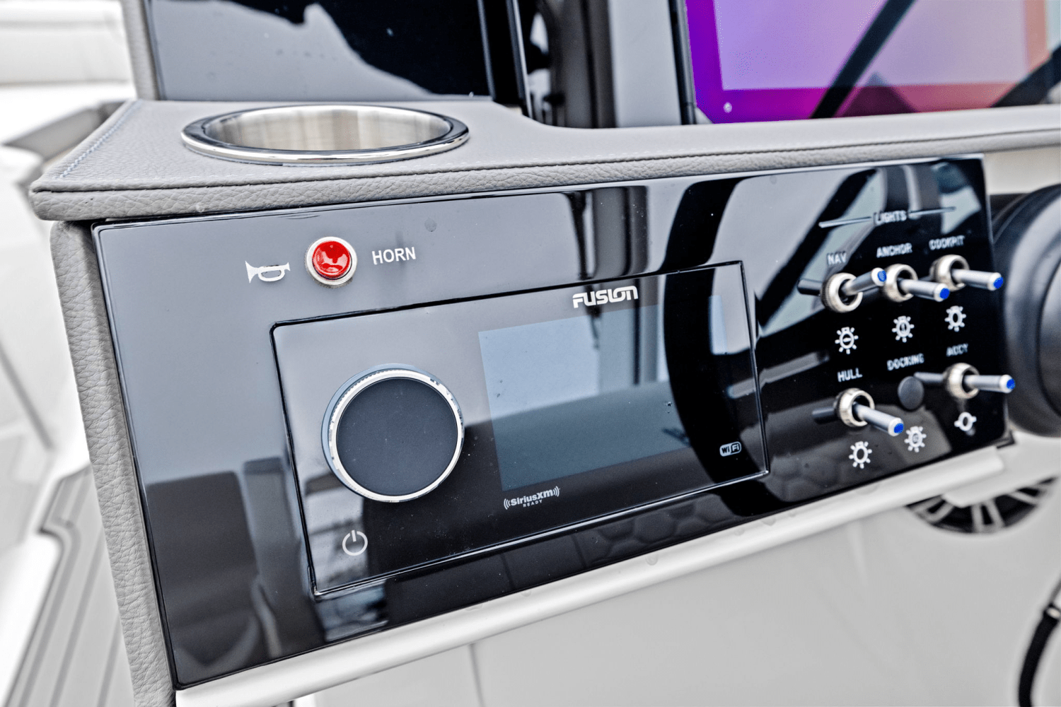 Slide: The Image of Sea Ray SDX 290 Outboard 2025 - 31