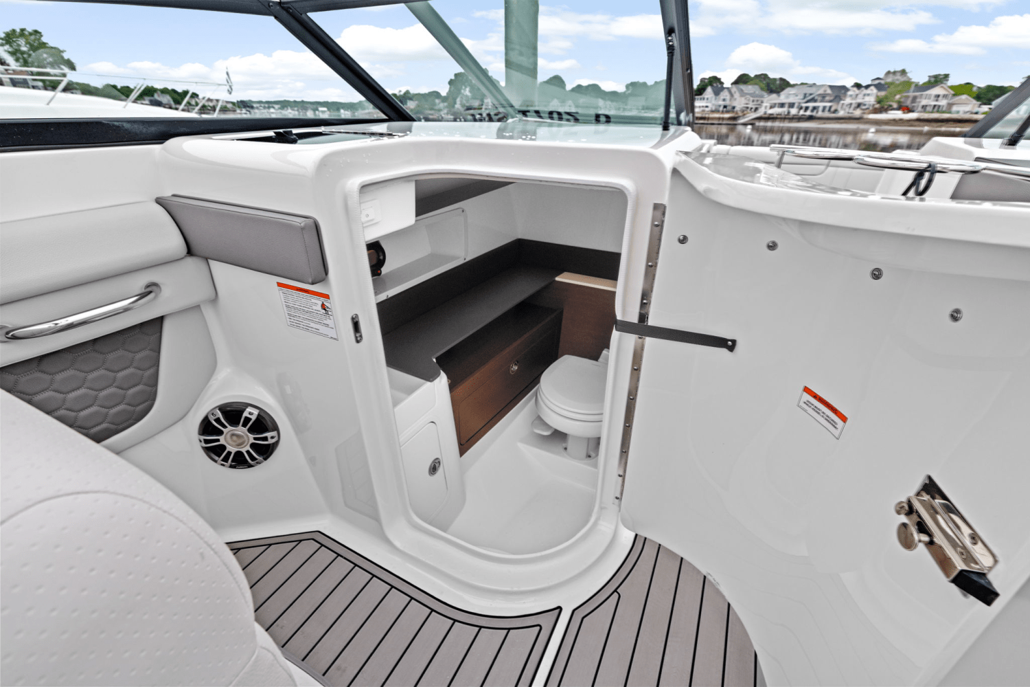 Slide: The Image of Sea Ray SDX 290 Outboard 2025 - 33