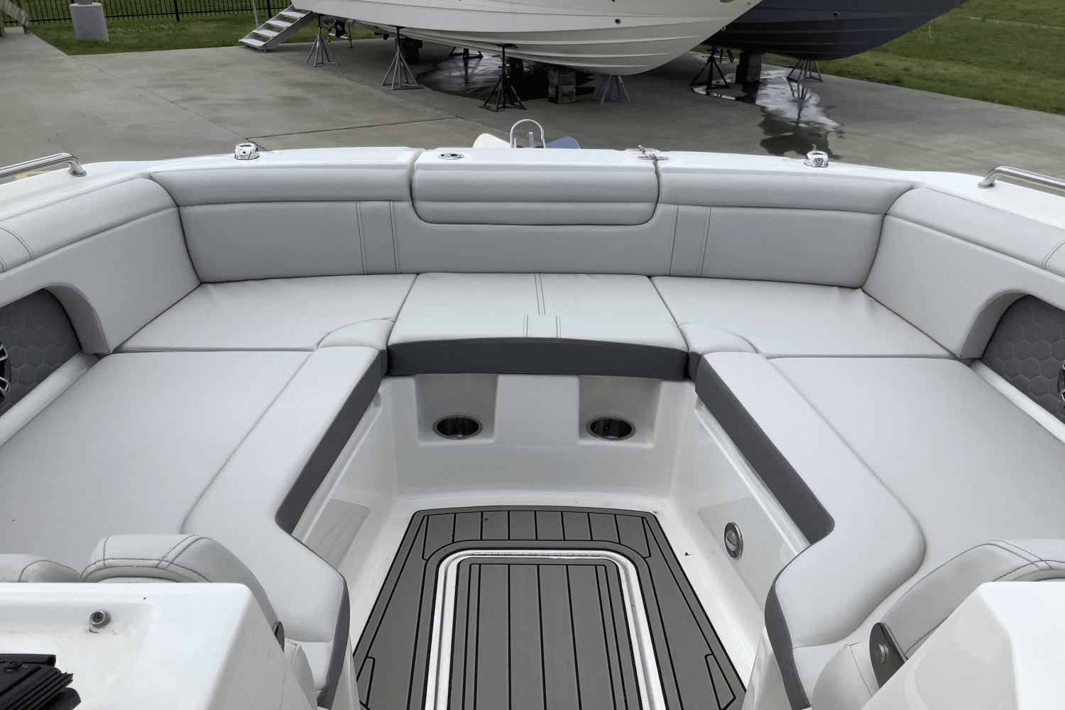 Slide: The Image of Sea Ray SDX 290 Outboard 2025 - 33