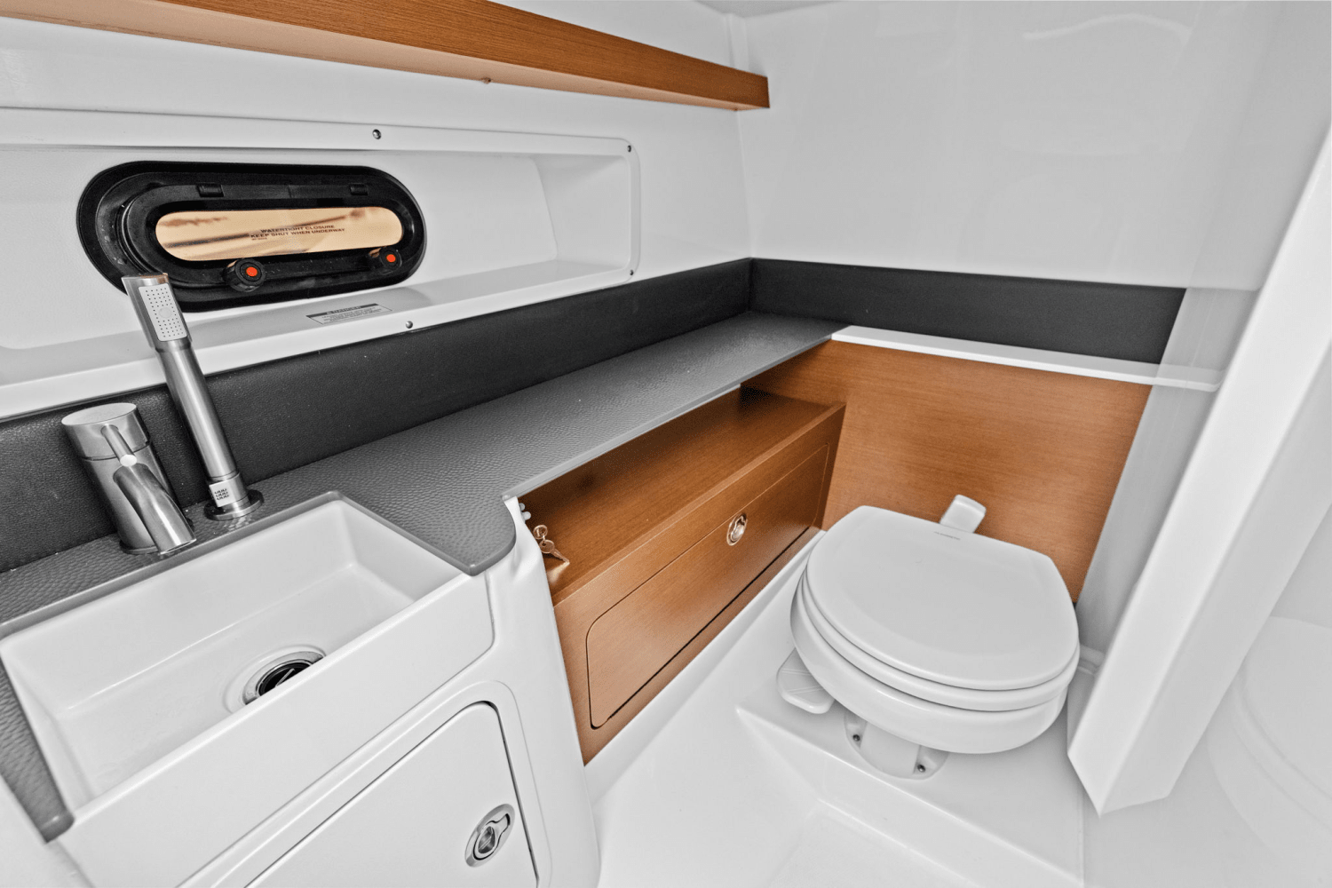 Slide: The Image of Sea Ray SDX 290 Outboard 2025 - 34