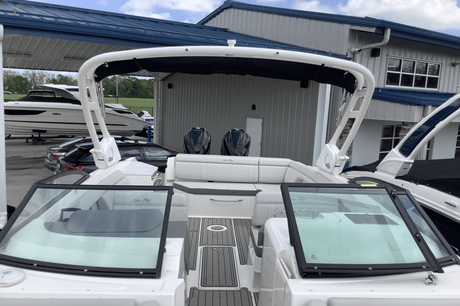 Slide: The Image of Sea Ray SDX 290 Outboard 2025 - 36