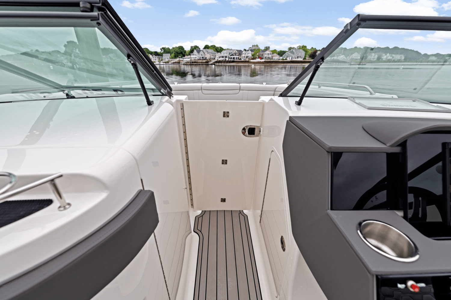 Slide: The Image of Sea Ray SDX 290 Outboard 2025 - 37