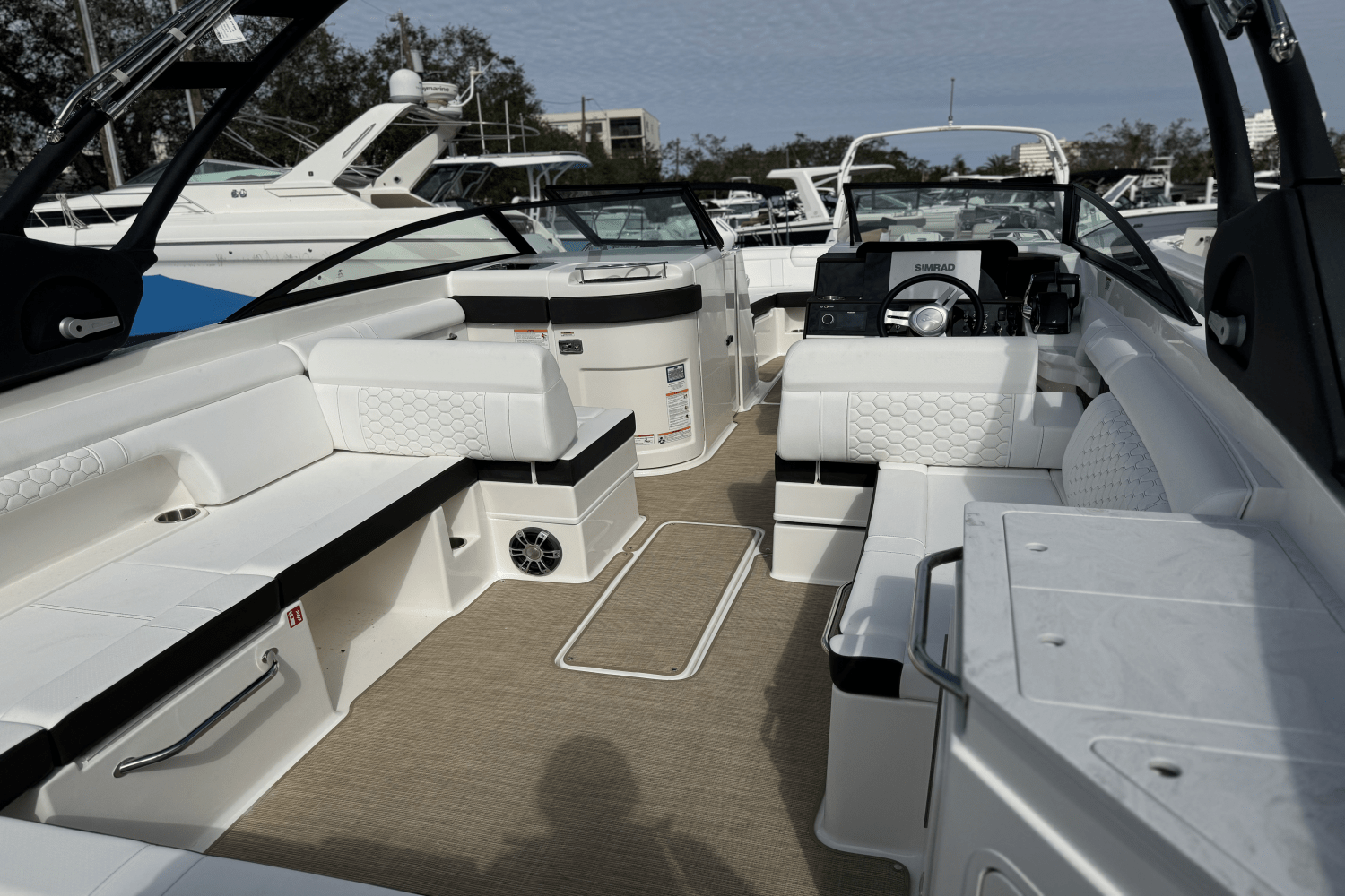 Slide: The Image of Sea Ray SDX 290 Outboard 2025 - 4