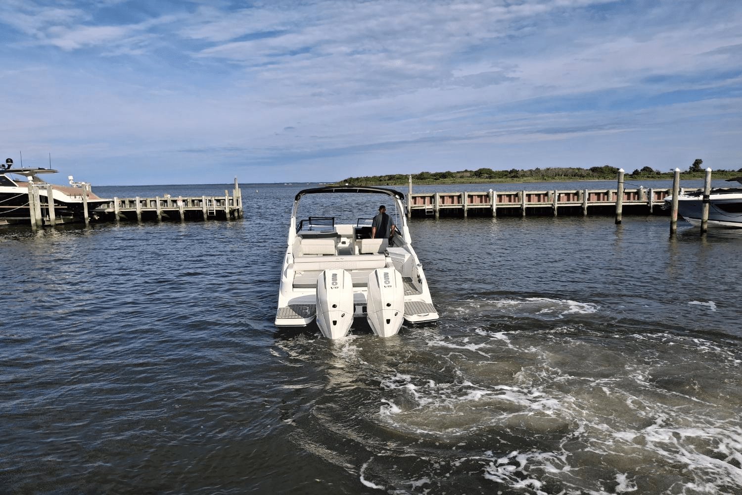 Slide: The Image of Sea Ray SDX 290 Outboard 2025 - 4