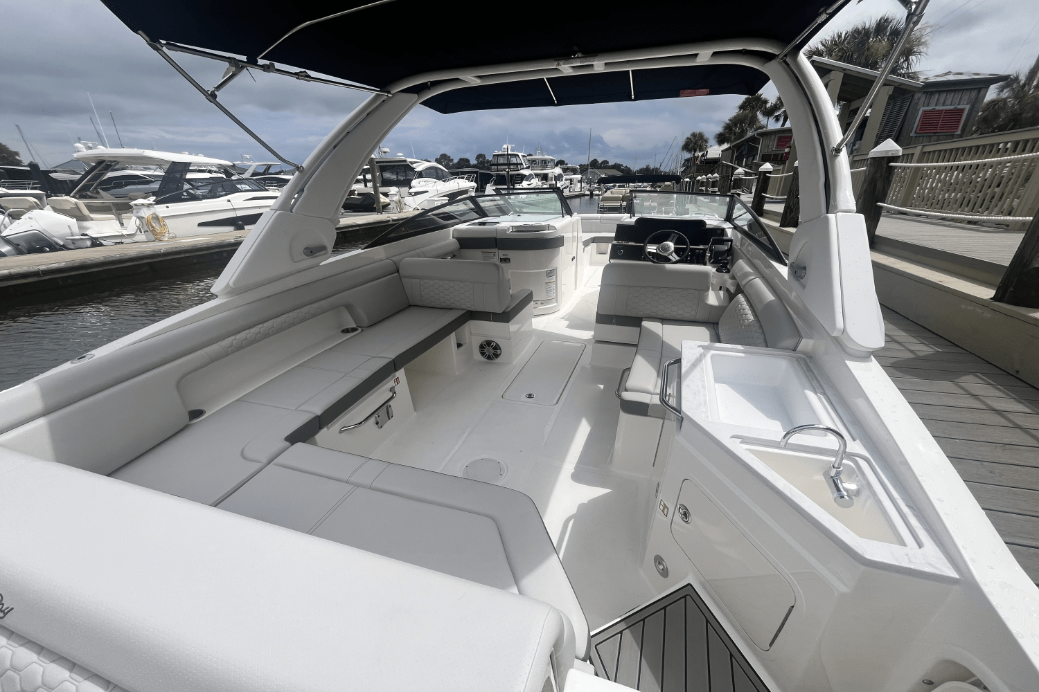 Slide: The Image of Sea Ray SDX 290 Outboard 2025 - 4