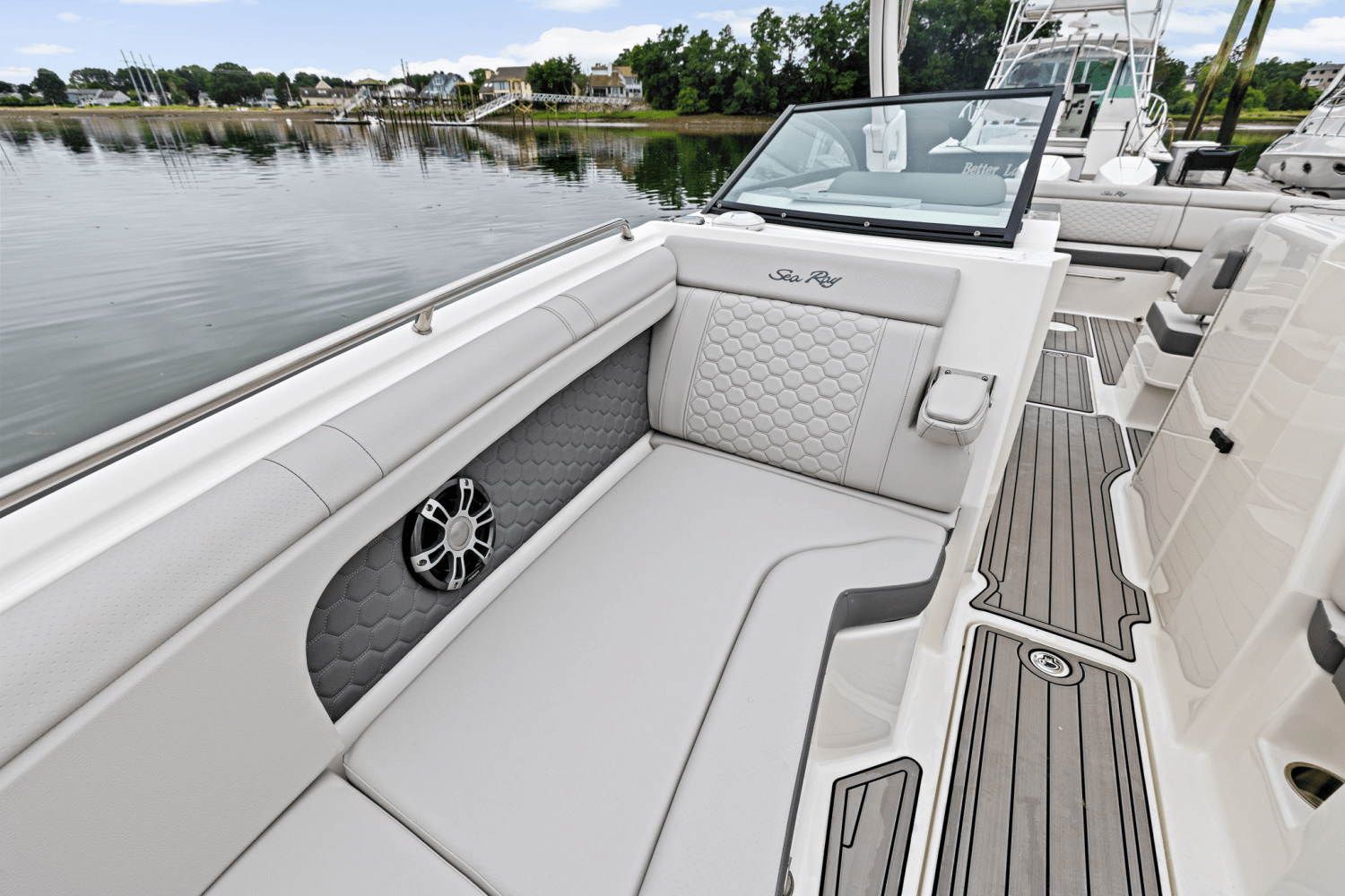 Slide: The Image of Sea Ray SDX 290 Outboard 2025 - 41